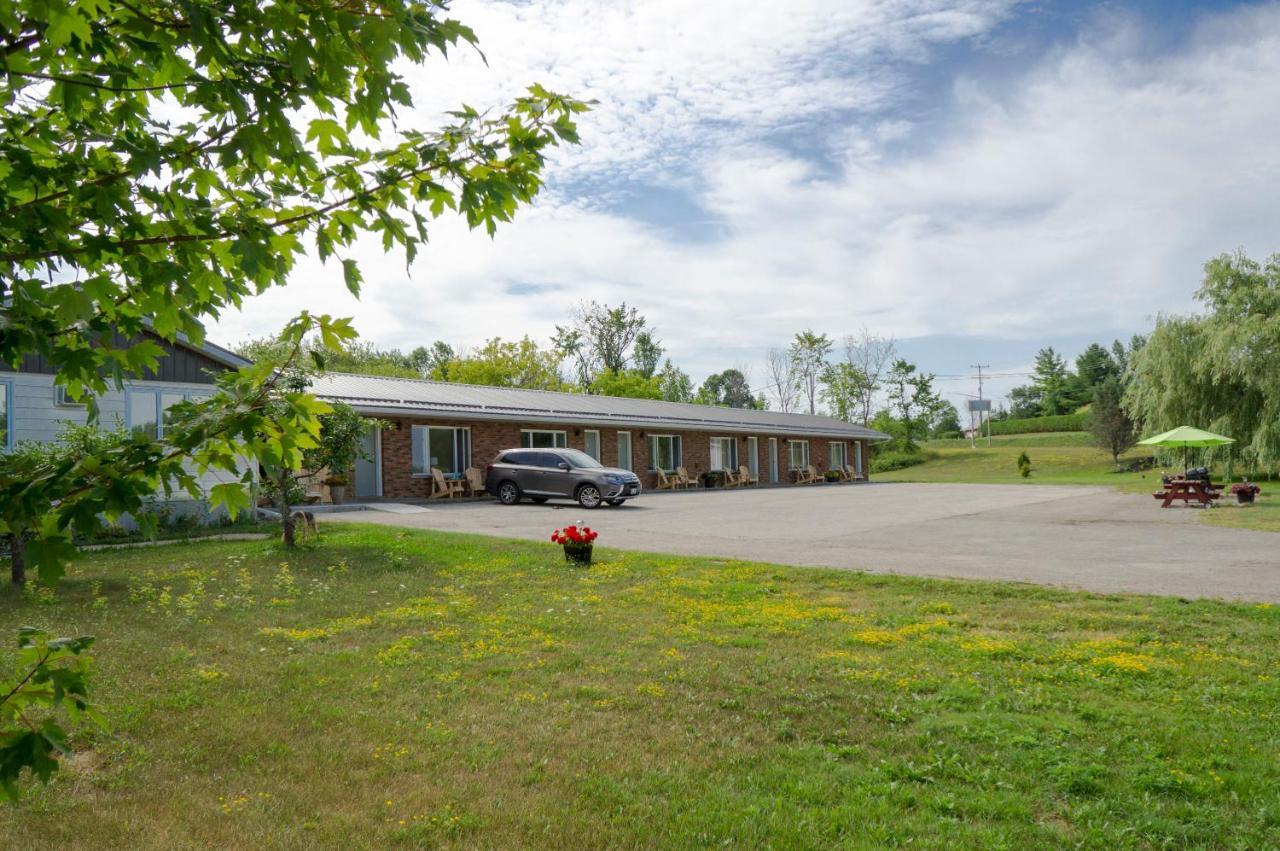 Wayside Motel Manitowaning Exterior foto