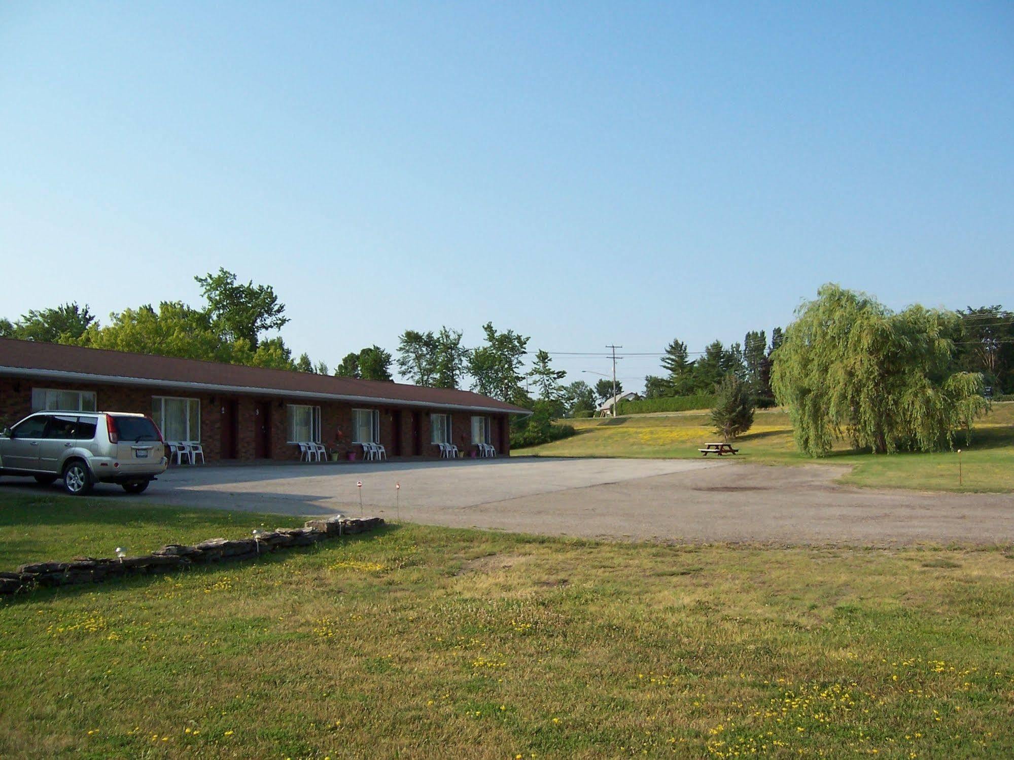 Wayside Motel Manitowaning Exterior foto