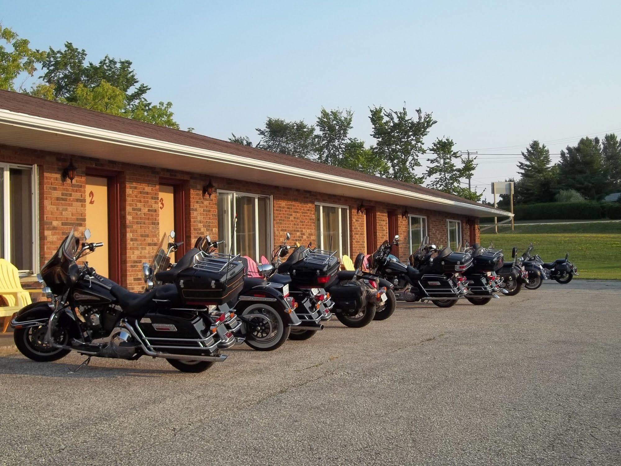Wayside Motel Manitowaning Exterior foto
