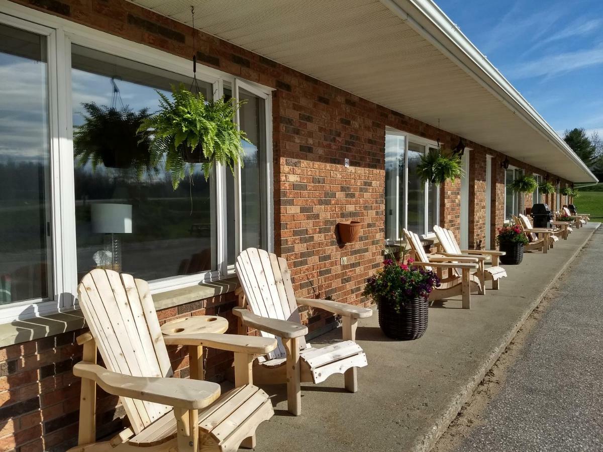 Wayside Motel Manitowaning Exterior foto